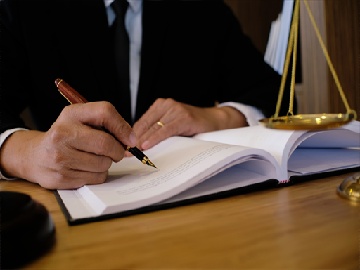 未成年抢劫打架如何判刑：法律解析与案例分析