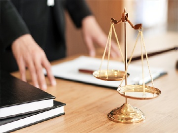 未成年抢劫打架如何判刑：法律解析与案例分析